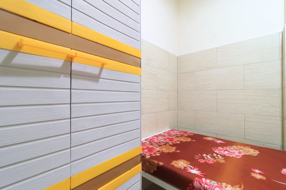 Single AC Room, Shared Bathroom | Desk, iron/ironing board, free WiFi, bed sheets