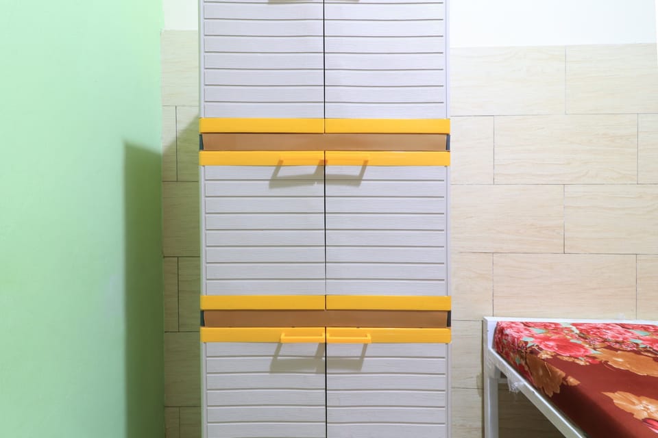 Single AC Room, Shared Bathroom | Wardrobe