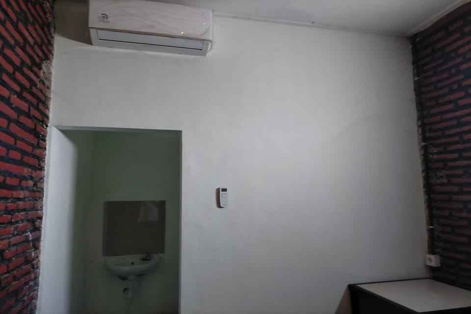 Economy Room, Private Bathroom | Bed sheets