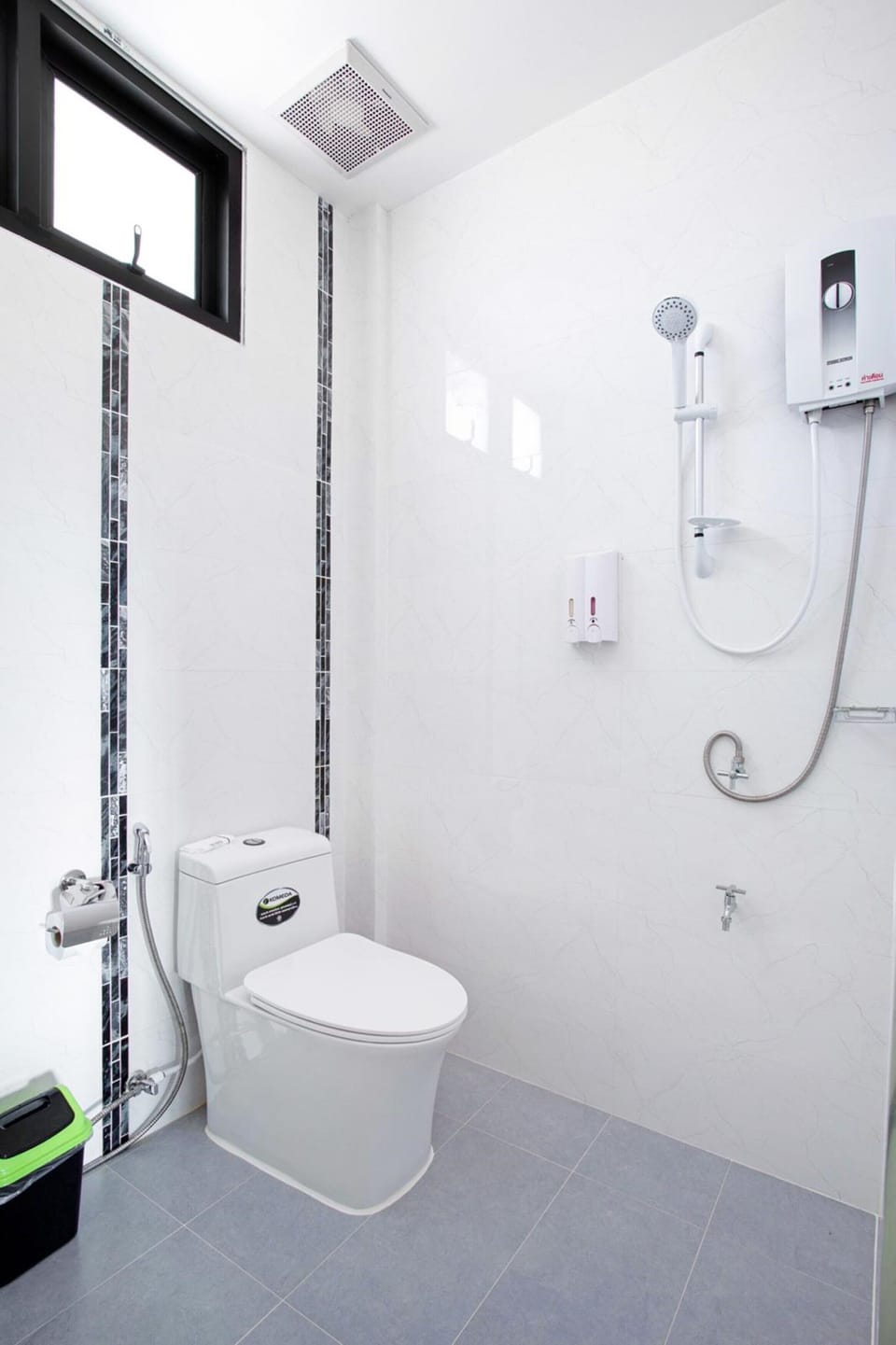 Shower, free toiletries, towels, toilet paper