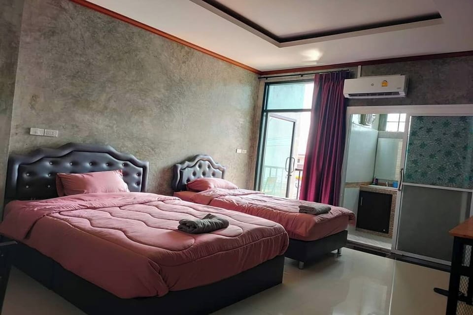 Standard Twin Room | Desk, free WiFi, bed sheets