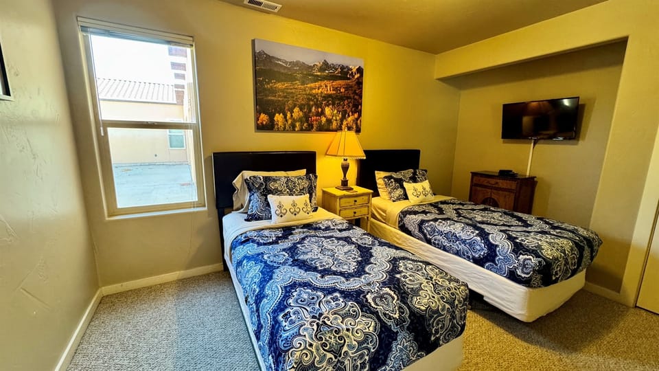 2 Twin Beds Guest Room
