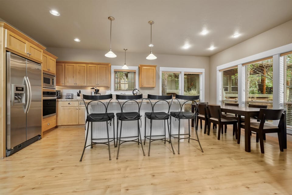 Breakfast bar for four