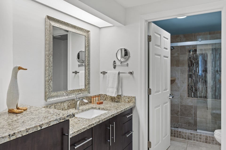 Guest Bath-Connected to Guest Room