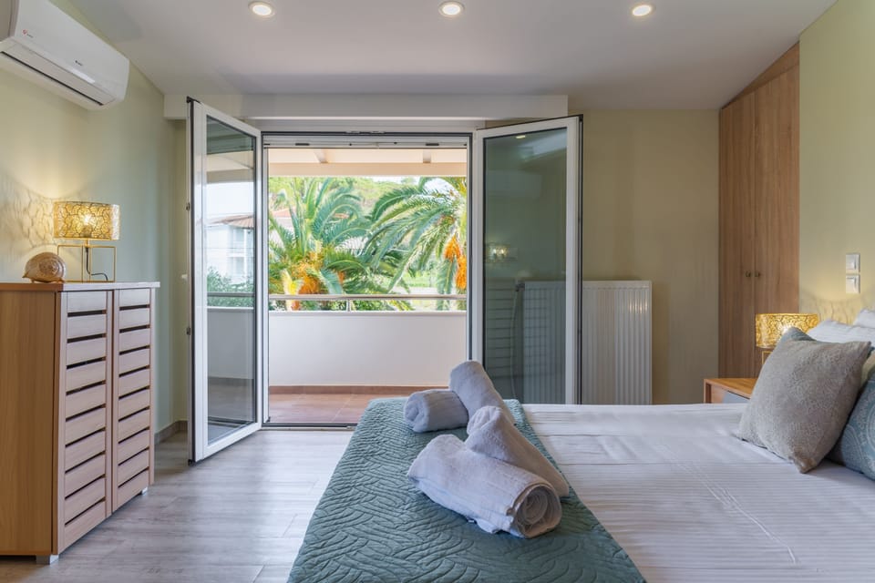 Egyptian cotton sheets, premium bedding, in-room safe