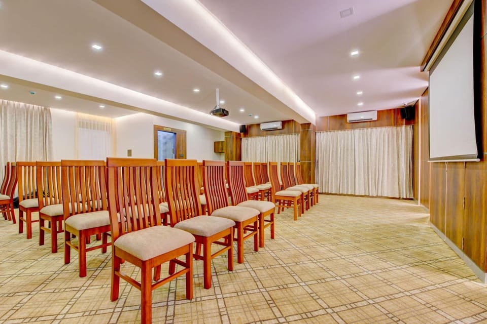 Dhruva Inn Hotel in Bengaluru