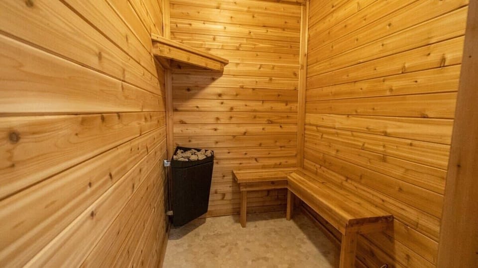 Bedroom 1 sauna