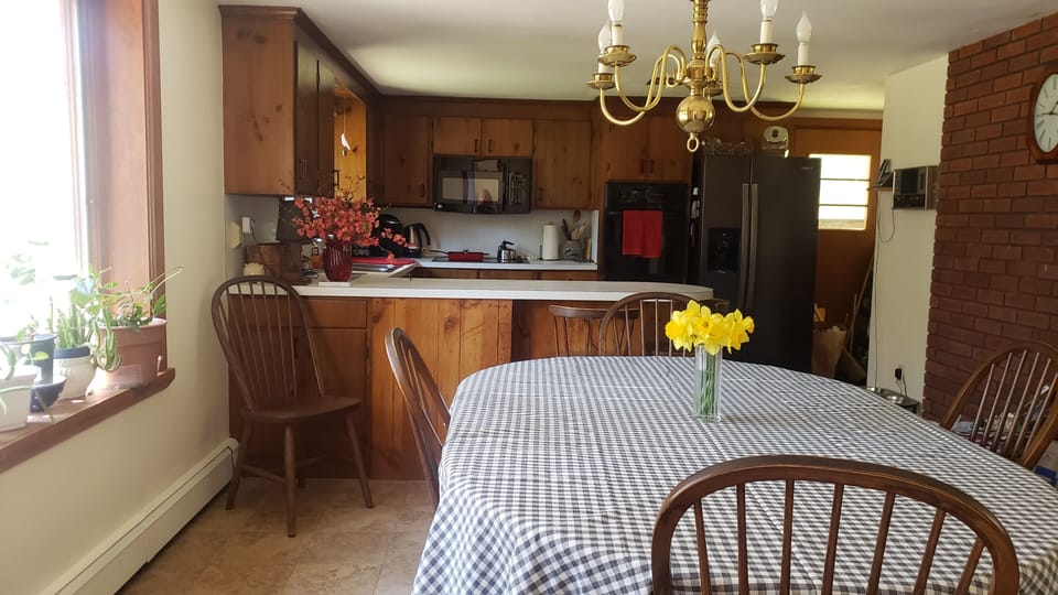 Dining & Kitchen long shot.