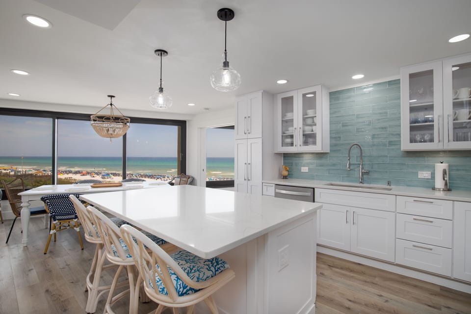 Beautifully updated fully stocked Kitchen