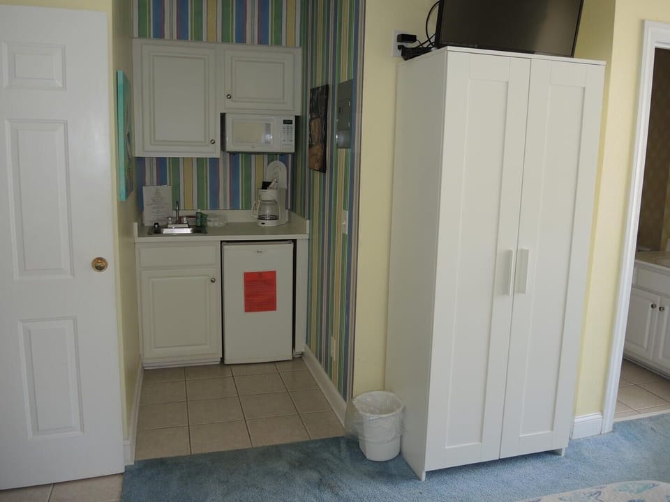 Villa, 2 Bedrooms | Private kitchen | Coffee/tea maker, fridge, microwave, dishwasher