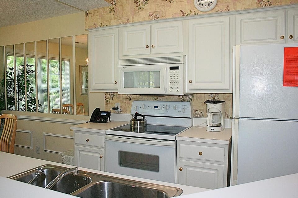 Villa, 2 Bedrooms | Private kitchen | Coffee/tea maker, fridge, microwave, dishwasher