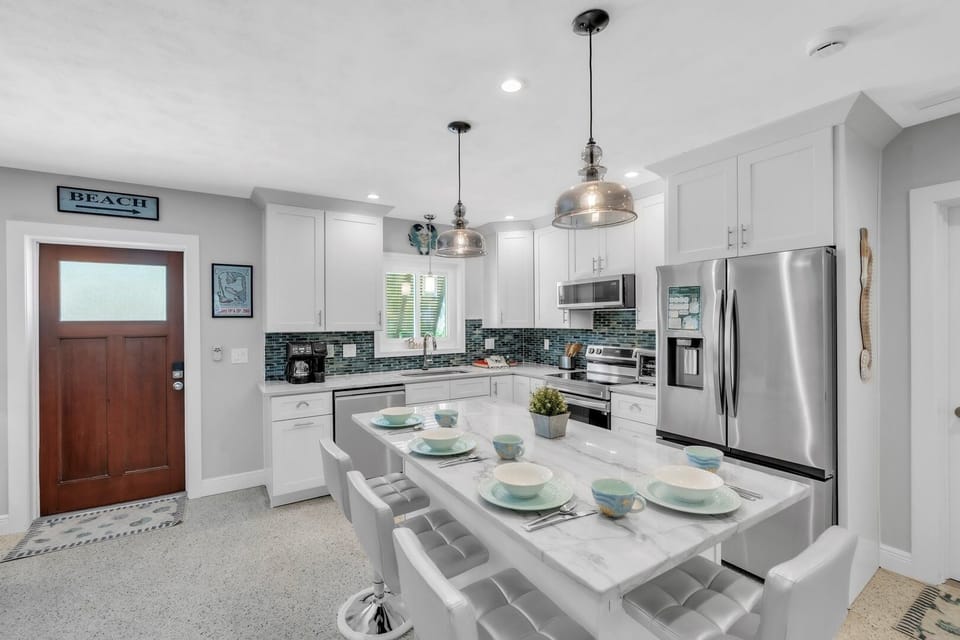 House, 3 Bedrooms | Private kitchen | Coffee/tea maker, dining table
