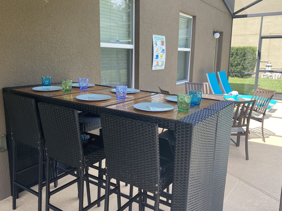 Outdoor dining