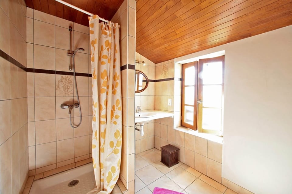 Salle d'eau chambre 2