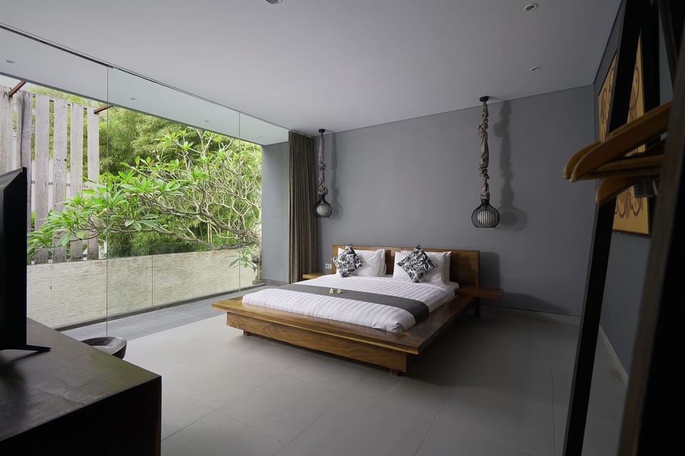 Minibar, in-room safe, desk, laptop workspace