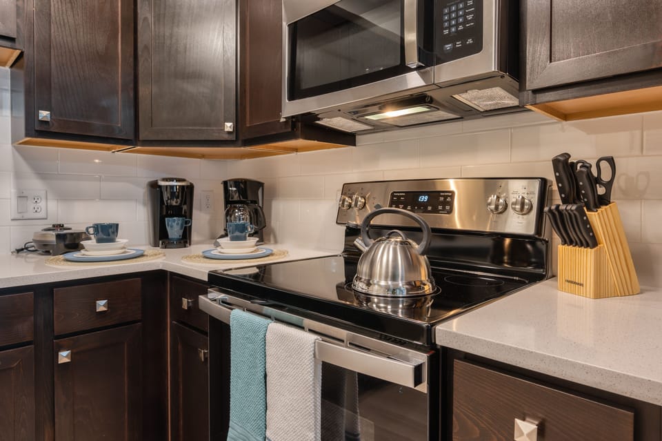 Keurig coffee maker and regular coffee maker