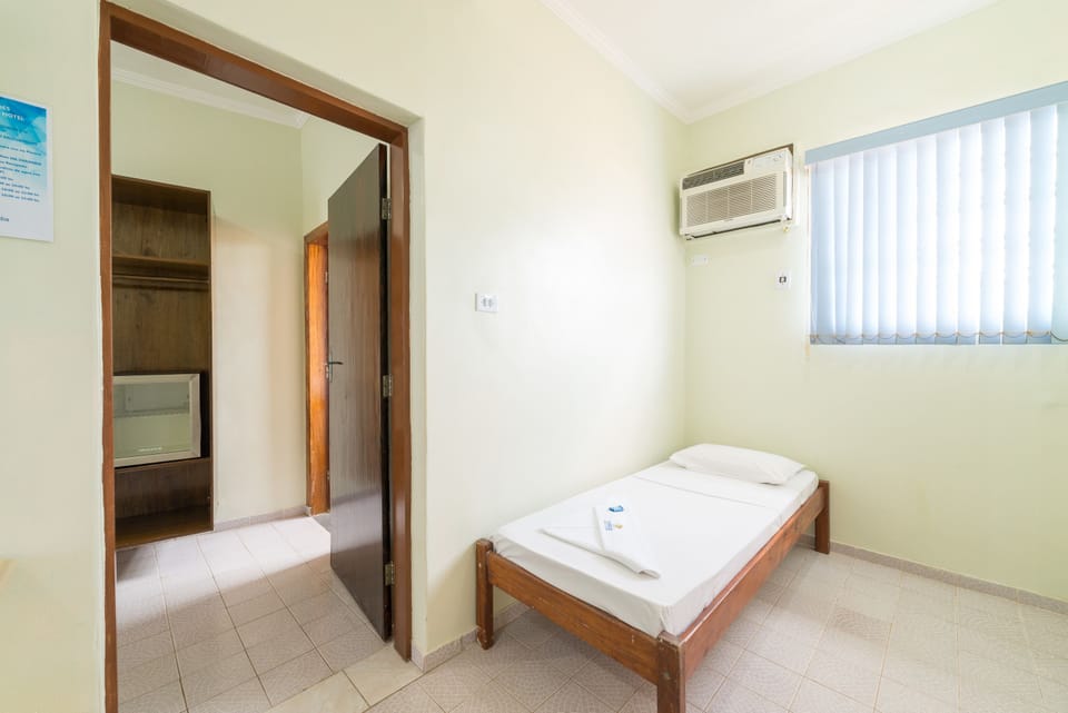 Standard Room (Sextuple) | Minibar, bed sheets