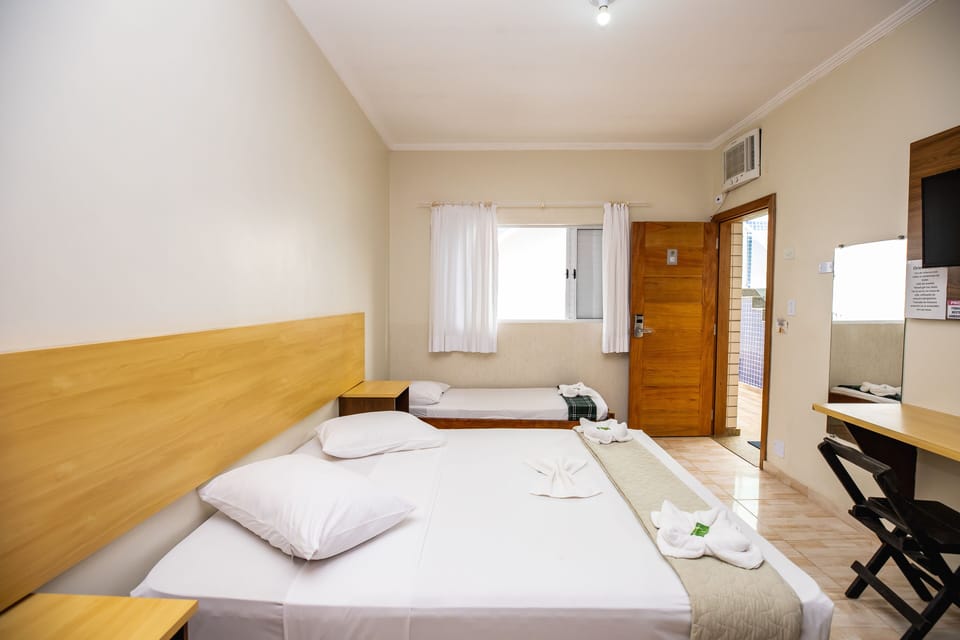 Standard Room (Quintuple) | Minibar, bed sheets