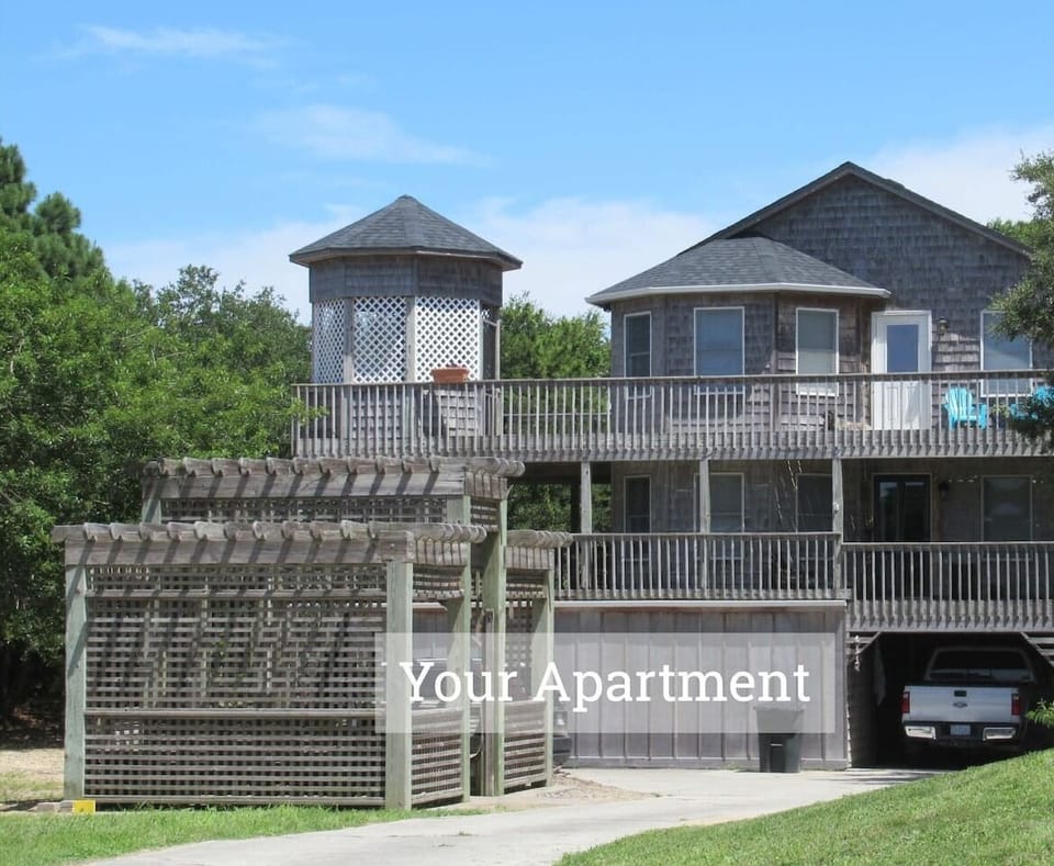Ground Level Apartment!
