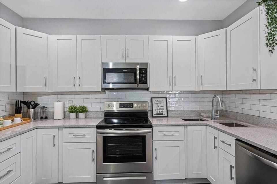 Our immaculate, fully equipped kitchen that has everything you would need to channel the inner chef in you. You like what you see? Send us an inquiry as soon as possible!