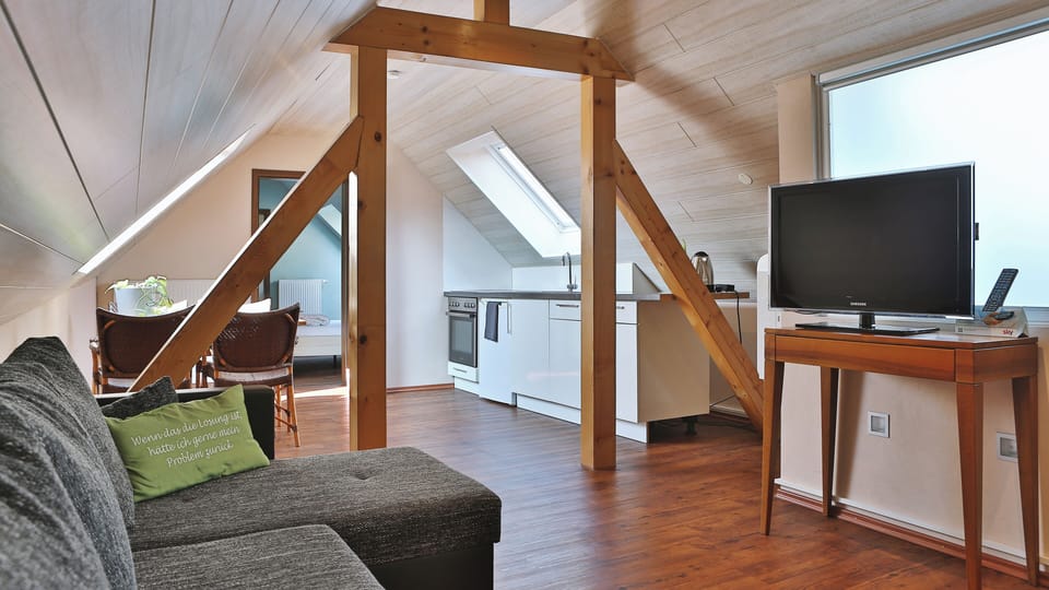 Family Studio | Free WiFi, bed sheets