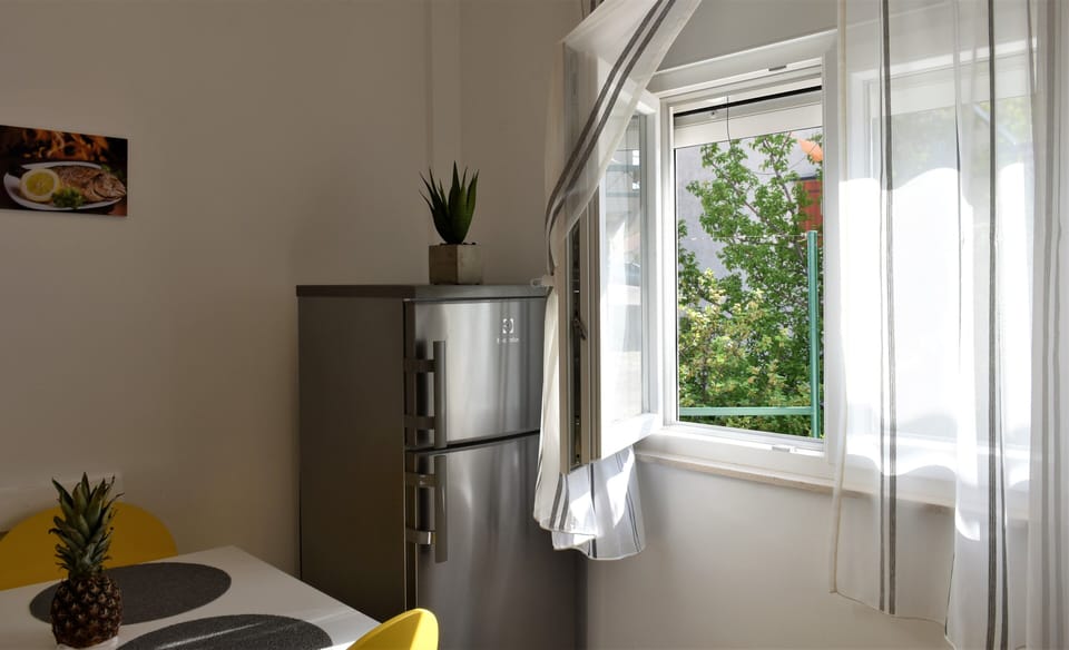 Apartment (Two Bedroom Apartment with Sea View) | Dining room