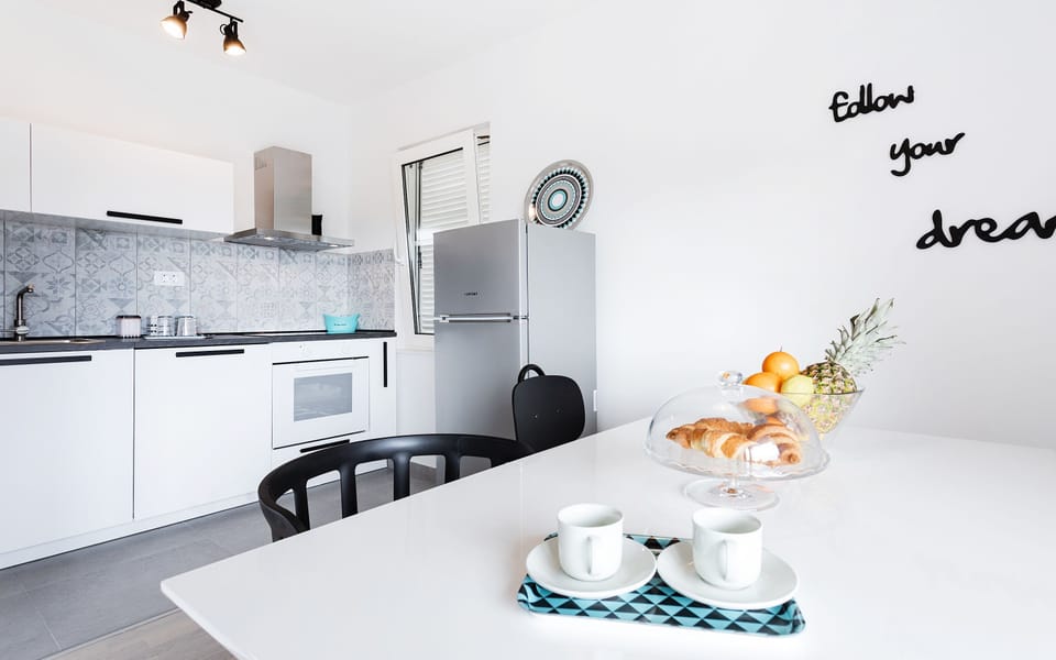 Apartment (Comfort Two Bedroom Apartment with Ba) | Private kitchen | Fridge, microwave, stovetop, dishwasher