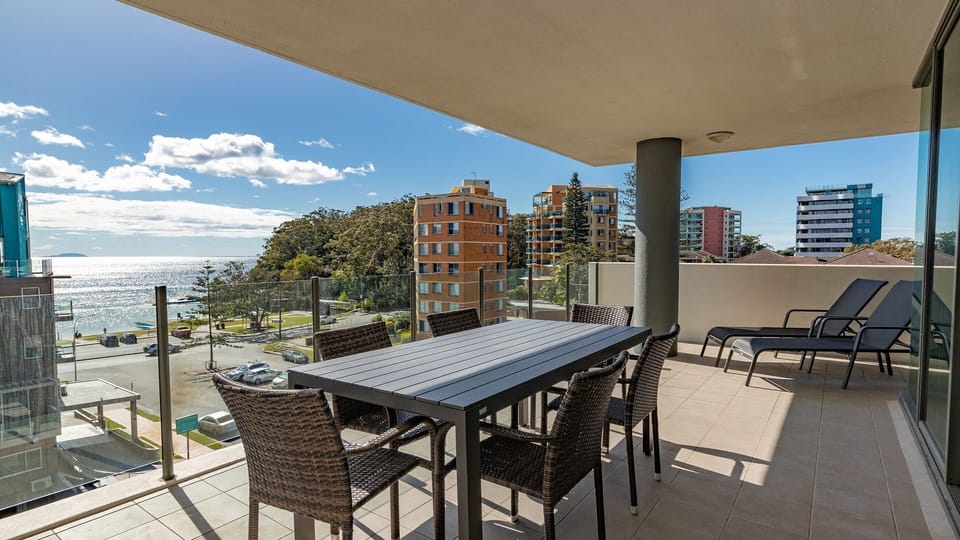Balcony/Outdoor Dining