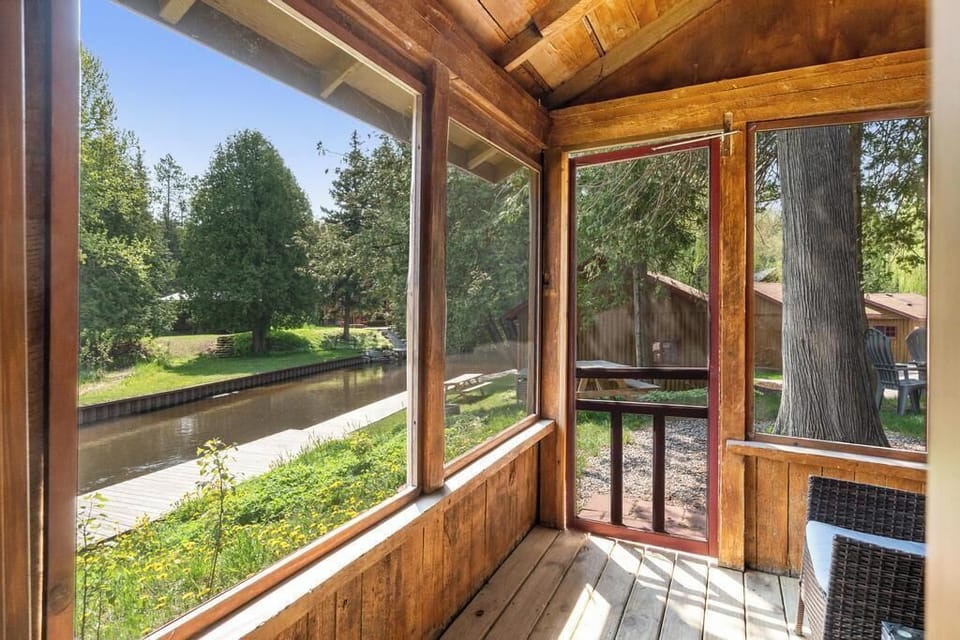 Screened in porch