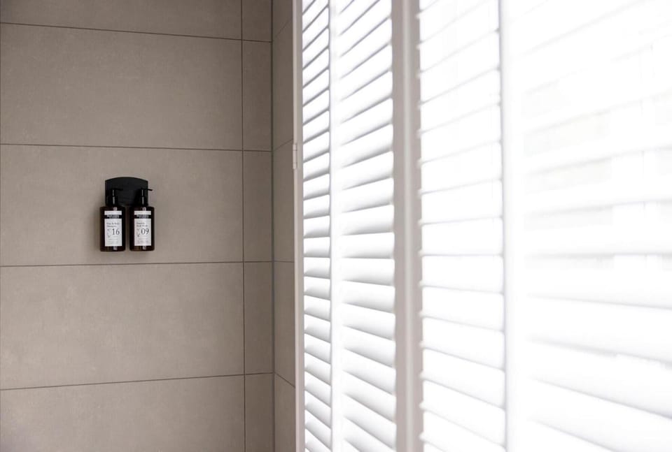 Classic Double Room | Bathroom | Shower, rainfall showerhead, eco-friendly toiletries, towels