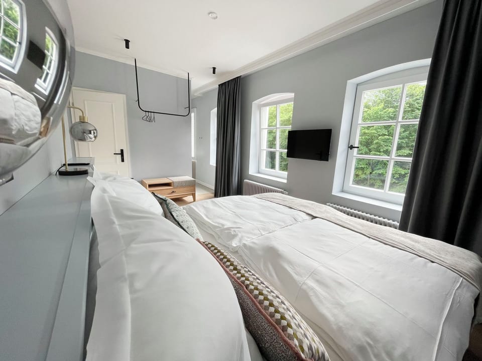 Classic Double Room | Iron/ironing board, free WiFi, bed sheets