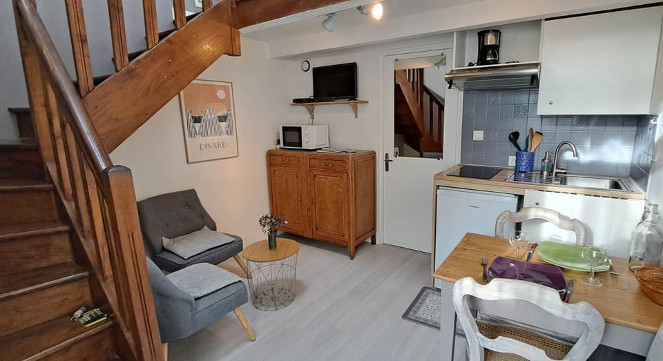 Clos de la Fontaine Dinard, N°2 accès à la mezzanine