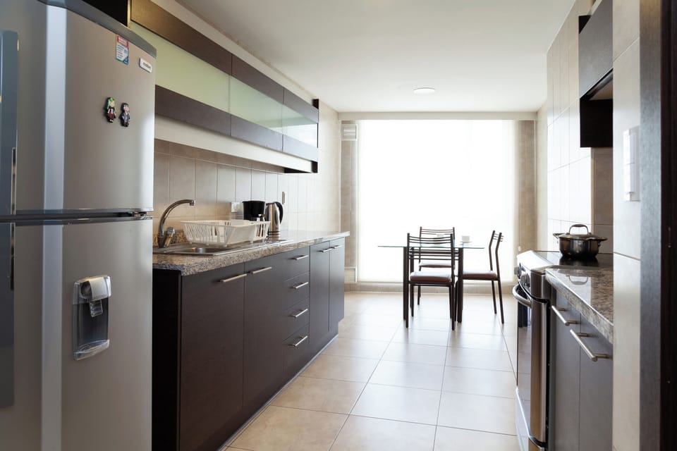 Fully equipped kitchen for complete autonomy. Perfect for cooking on long stays