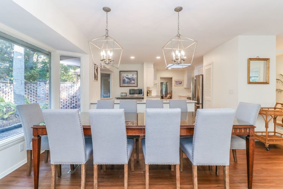 14 Spotted Sandpiper - Dining Area