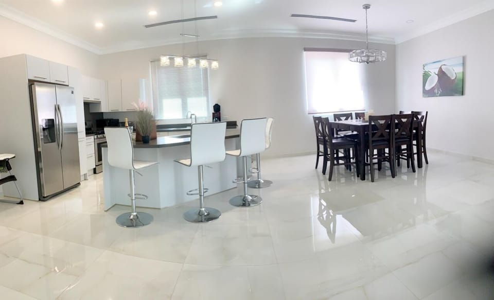 Kitchen and diner area diner seats 8 