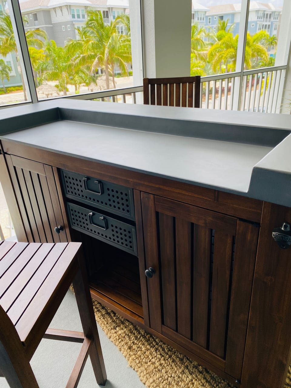 Bar area on private lanai
