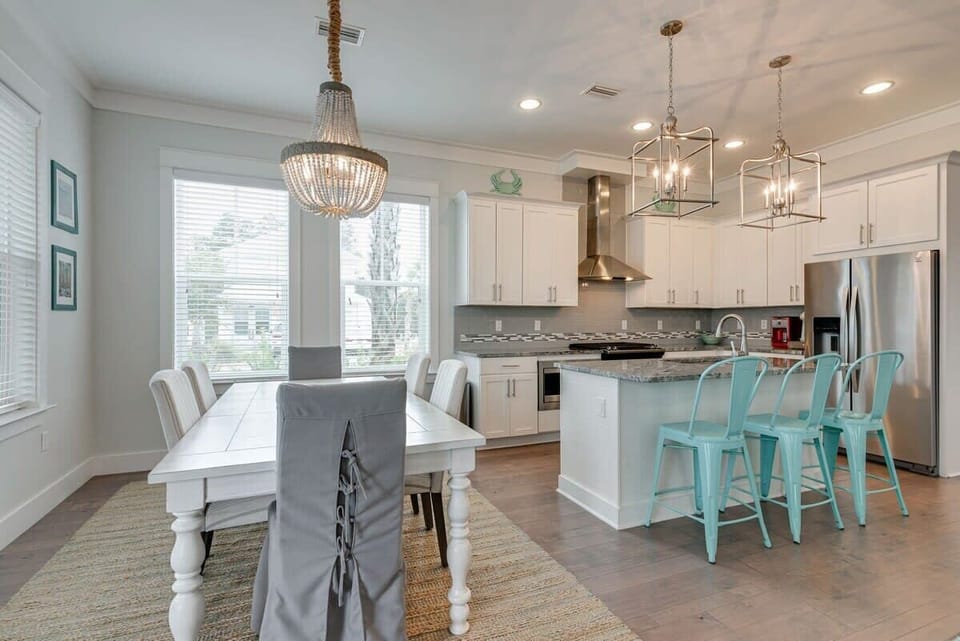 Perfect Layout For Entertaining!