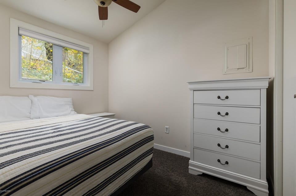 Upper bedroom with queen bed