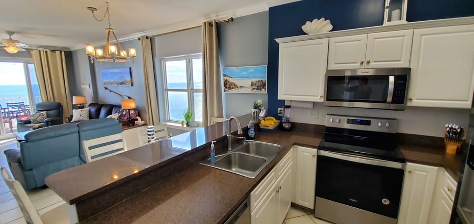 Beautiful open kitchen.

