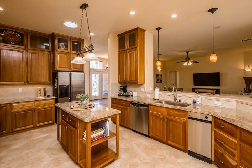Beautiful kitchen with all the amenities