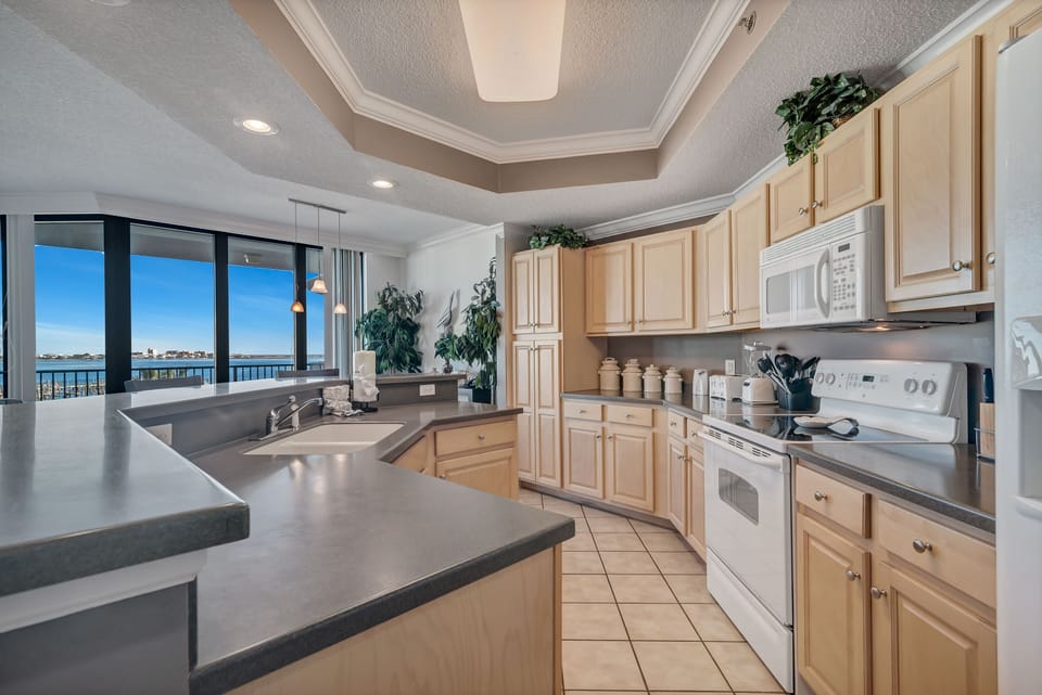 Large, Fully Equipped Kitchen