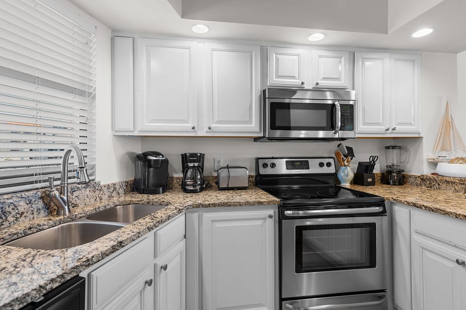 Fully equipped kitchen for preparing meals and snacks during your stay