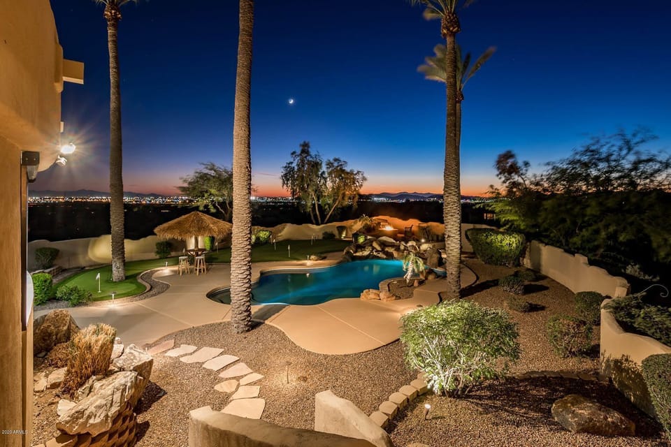 Beautiful Lighted Pool & Skyline