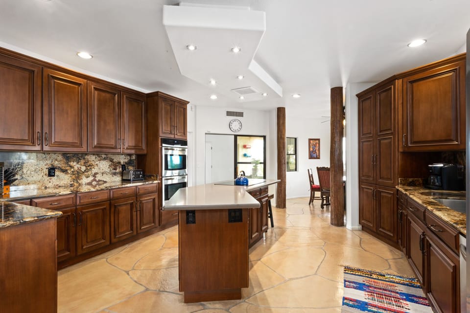 Fully Equipped Kitchen w/ Large Kitchen Island