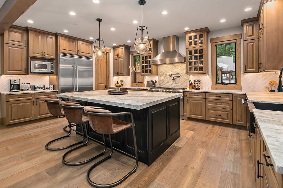 Dreamers Lodge: - Huge kitchen with a large granite island with seating for 5.