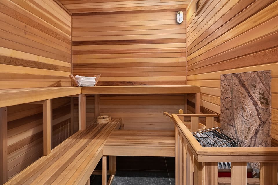 Dreamers Lodge: - Sit back and relax in the beautiful indoor sauna room.