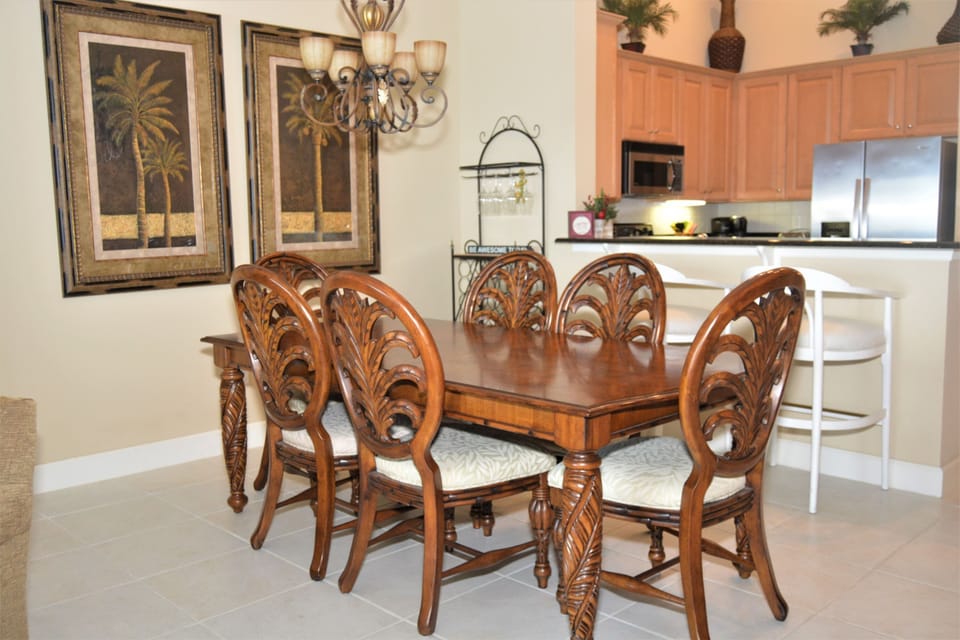 Spacious Dinning