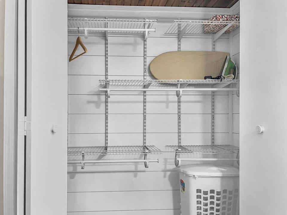 King bedroom closet