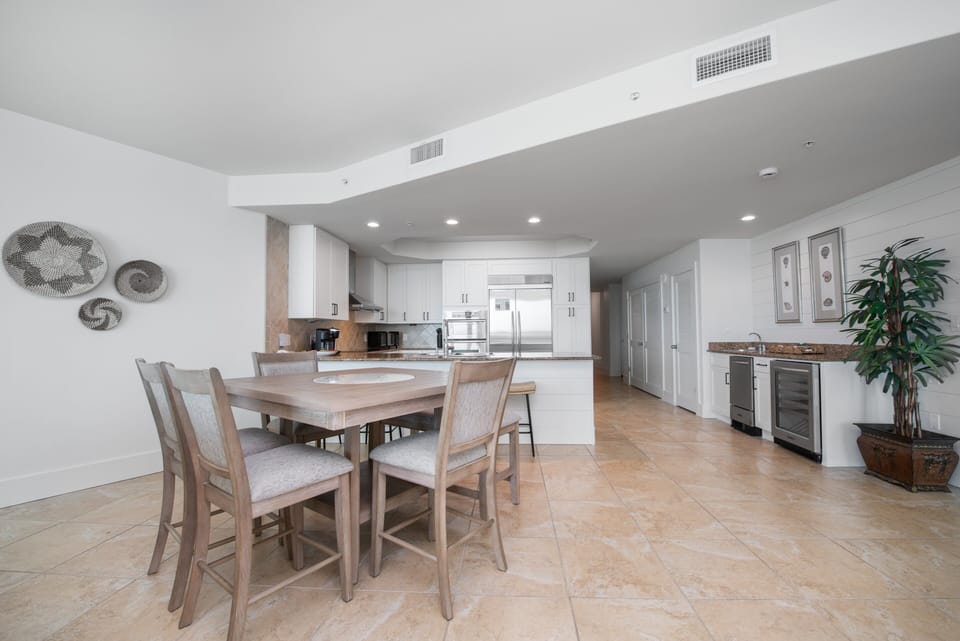 Caribe Resort C1001 Dining Area