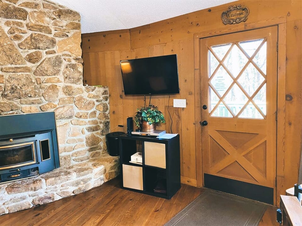 Because everyone loves a view, the entrance has a glass storm door so you can enjoy the outside while being in!
